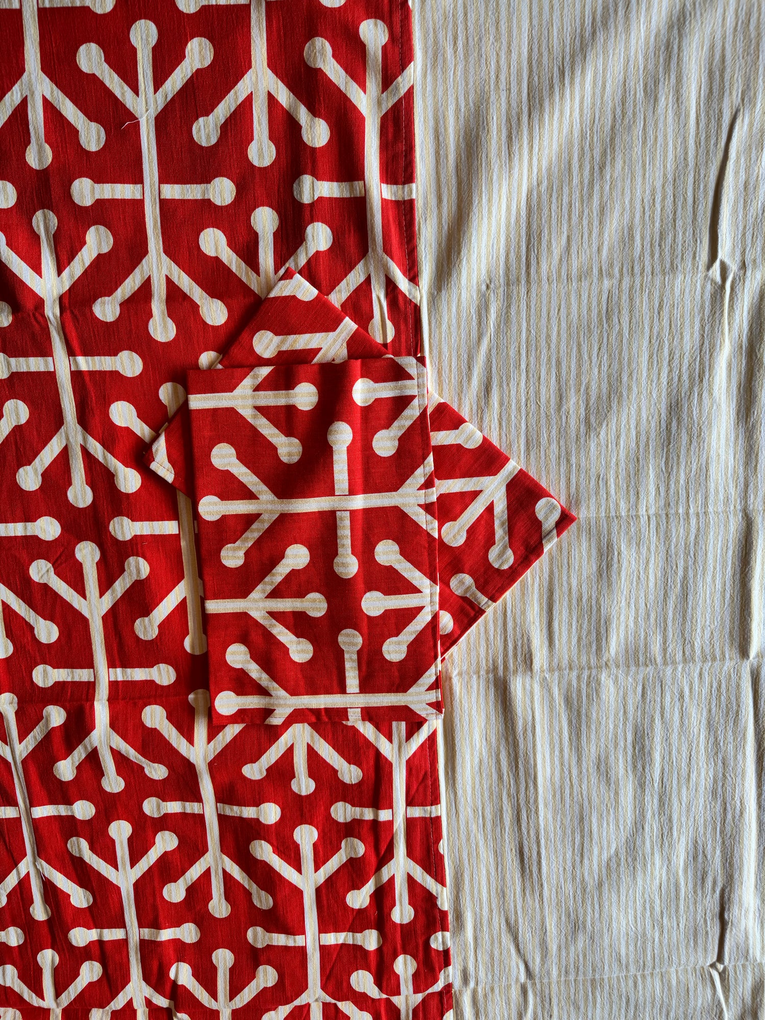 Scarlet Geometric Mosaic Border Bedspread Set