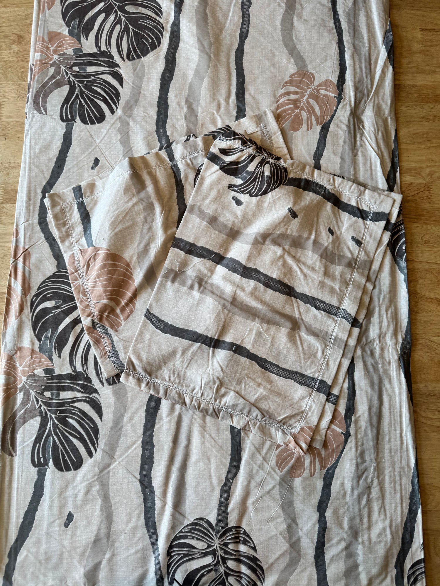 Oliver King Size Bedsheet: Tropical Monstera