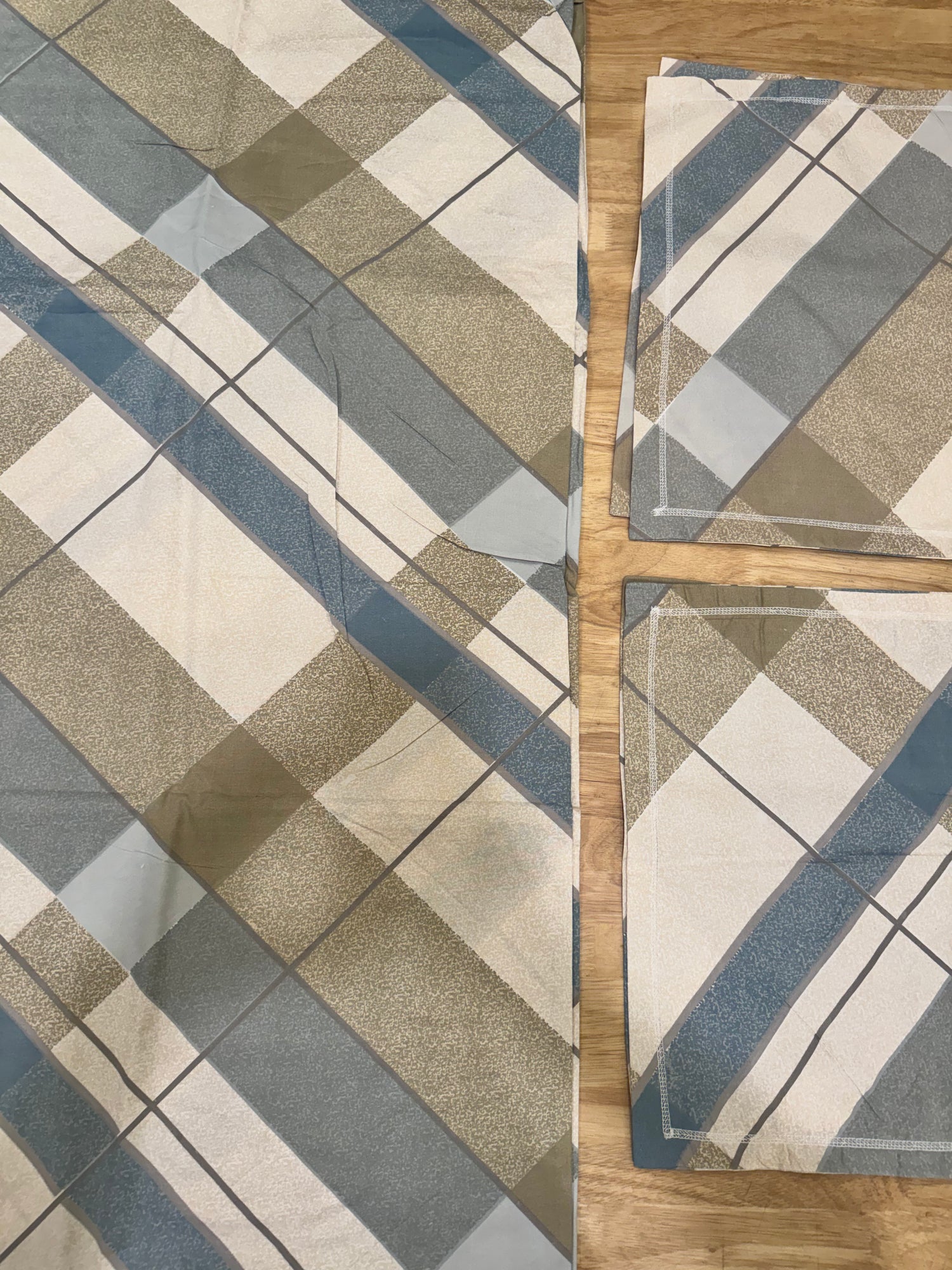 Oliver King Size Bedsheet: Indigo Earth Plaid