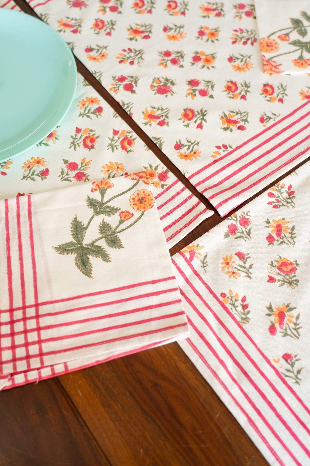 marigold-lane-table-mat-set-vibrant-floral-charm-for-everyday-elegance