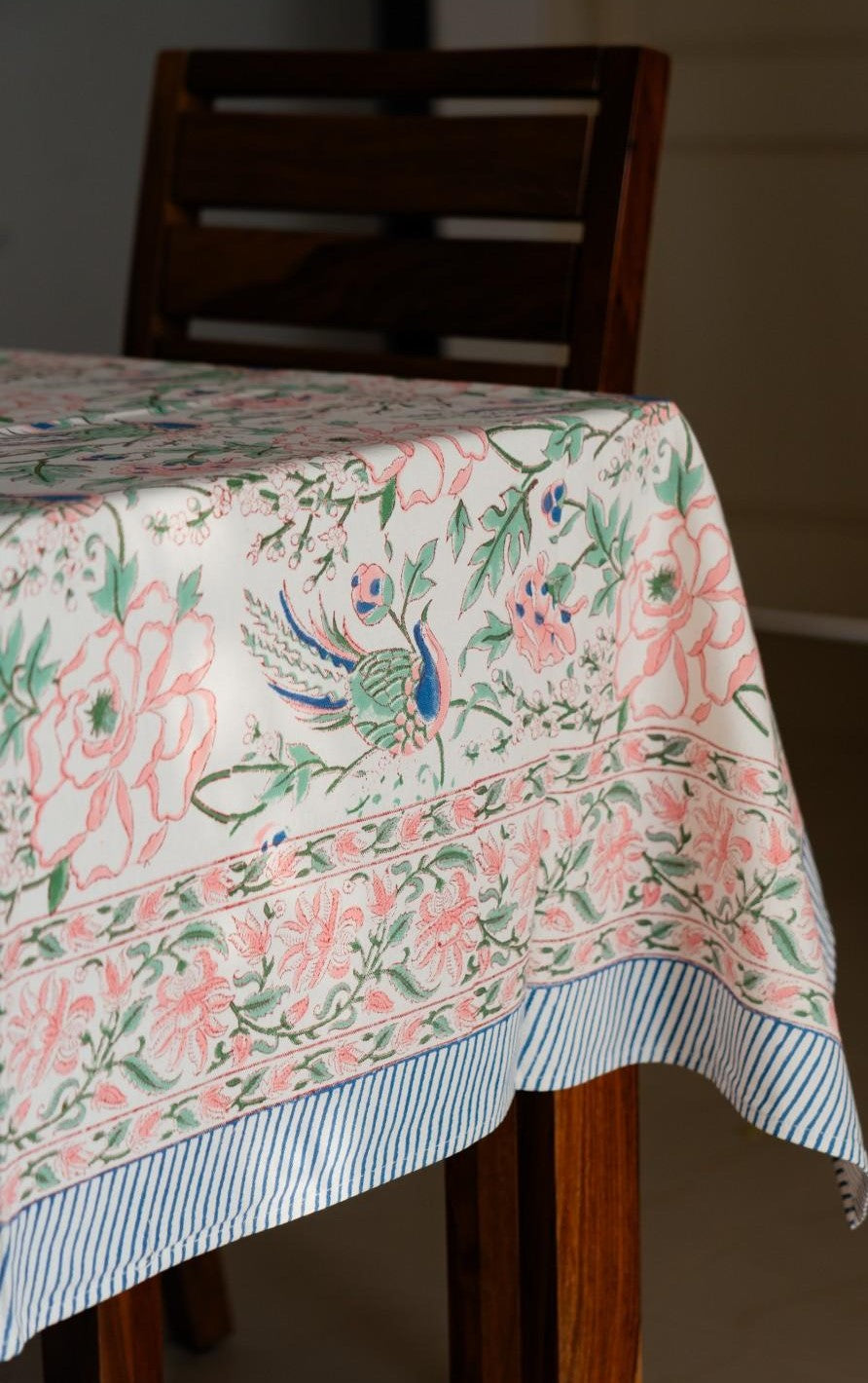 Peacock Bloom Elegance Tablecloth – Timeless Sophistication