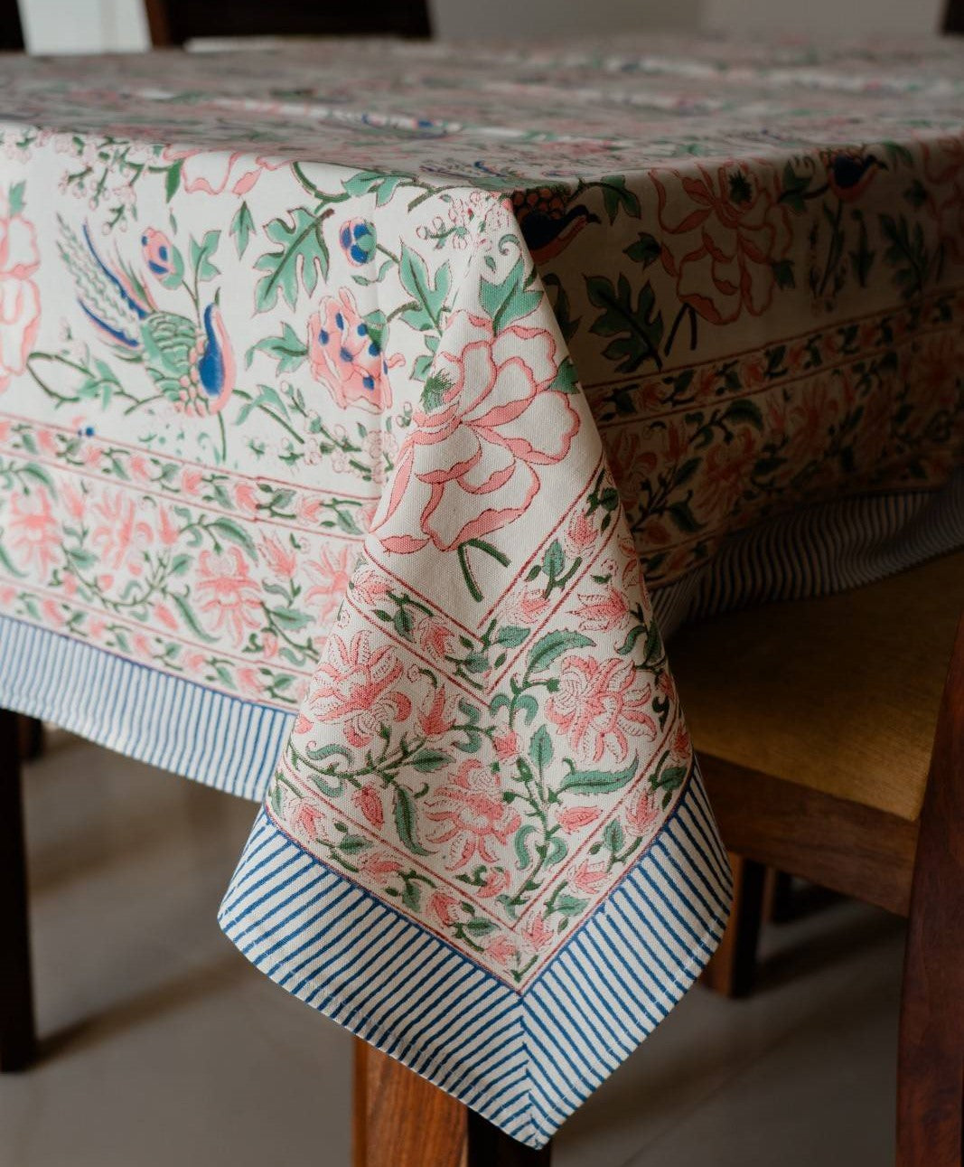 Peacock Bloom Elegance Tablecloth – Timeless Sophistication