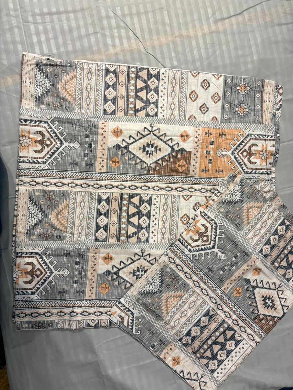 Aztec‑Pattern Grey & Earth‑Tone King‑Size Bedsheet