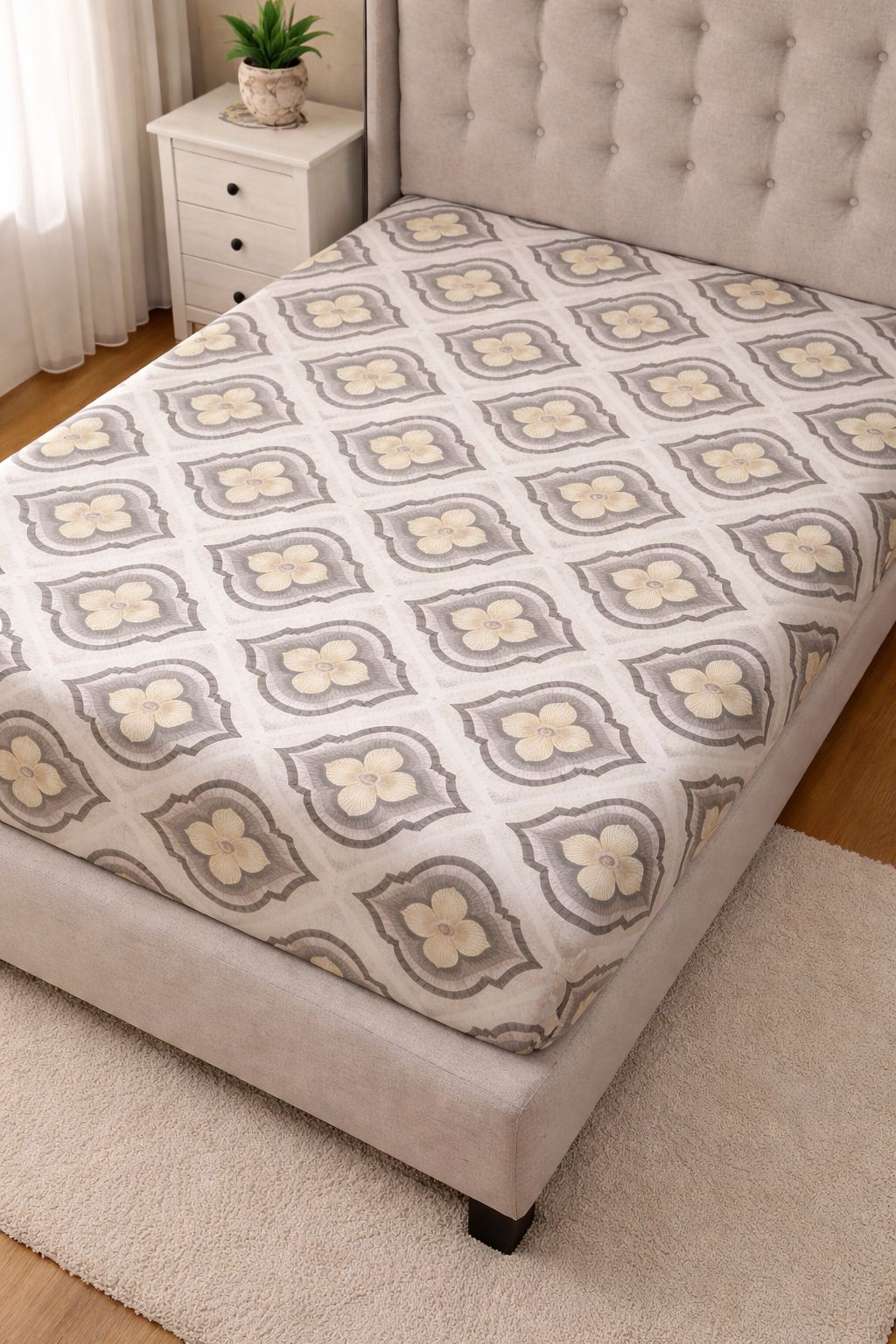 Elegant Grey & Cream Floral Pattern King‑Size Fitted Bedsheet